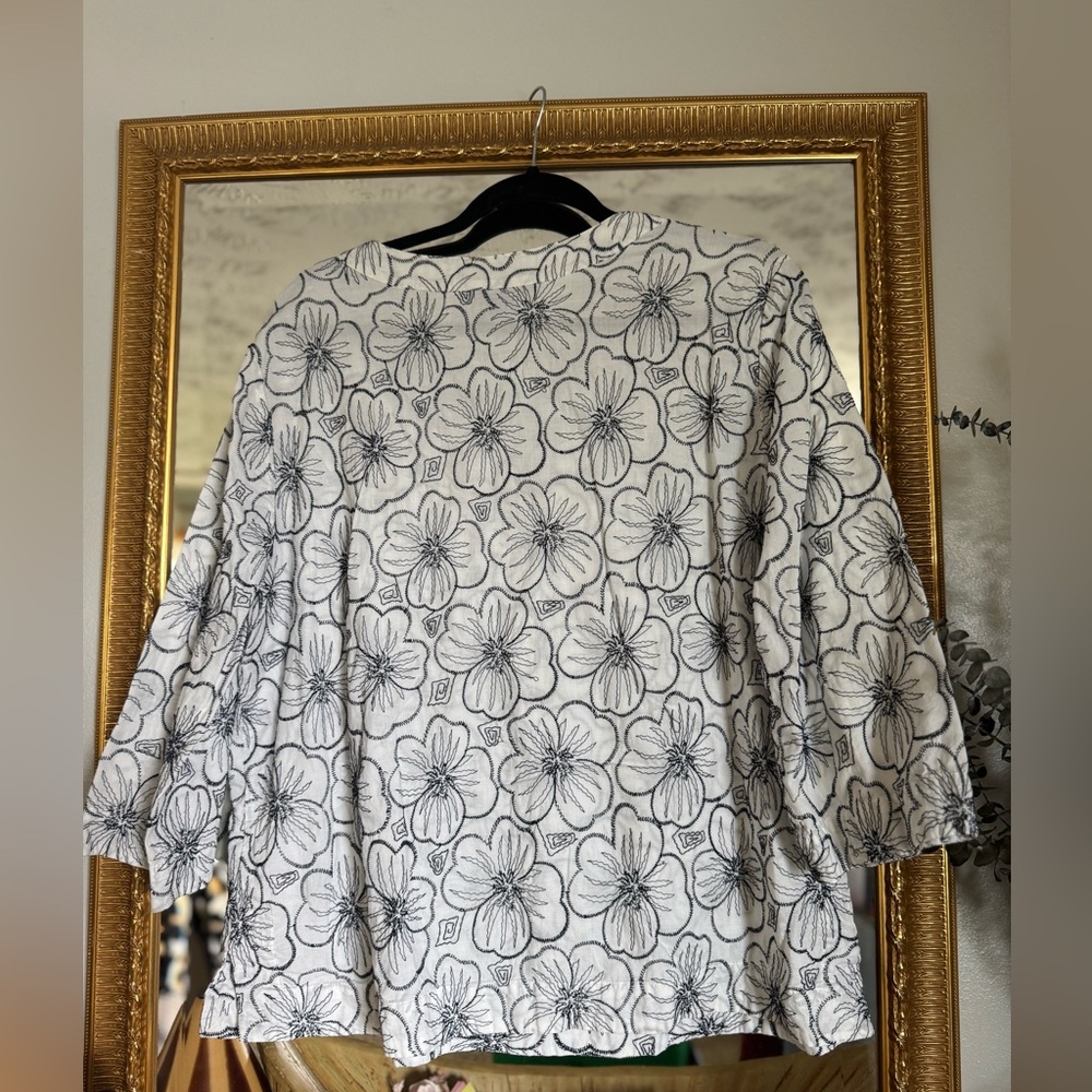 Koret Black & White Floral Embroidered Blouse | Classic Chic Cotton Top - Picture 6 of 6